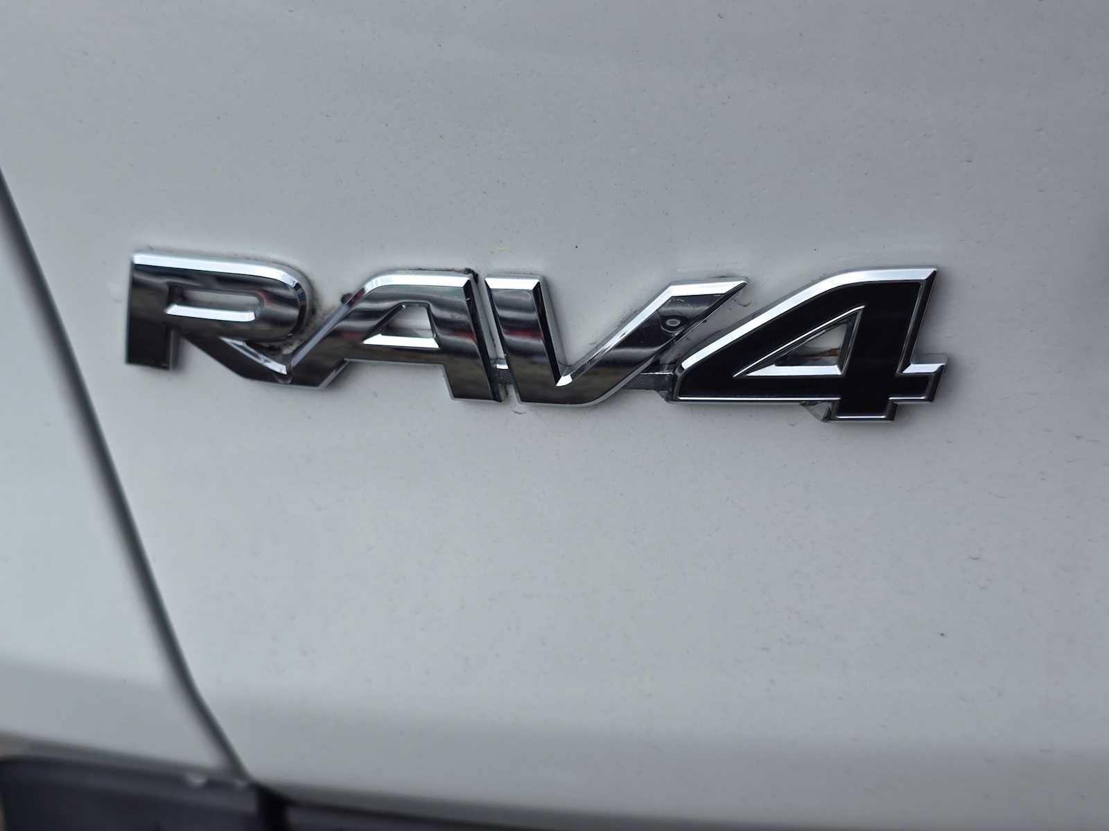 Used 2019 Toyota RAV4 LE w/ All Weather Liner Package AWD/4WD image 4
