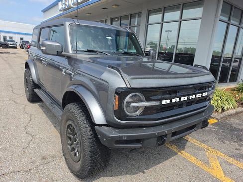 Used 2022 Ford Bronco Outer Banks AWD/4WD image 2