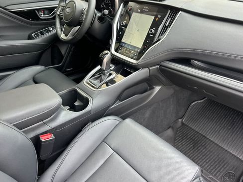 Used 2025 Subaru Outback Limited image 15