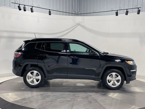 Used 2020 Jeep Compass Latitude w/ Cold Weather Group AWD/4WD image 10