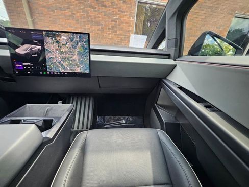 Used 2024 Tesla Cybertruck AWD Crew Cab image 63