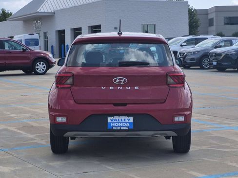 Used 2023 Hyundai Venue SE w/ Cargo Package FWD image 7