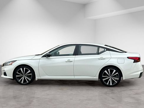 Used 2020 Nissan Altima 2.5 SR w/ Premium Package FWD image 3