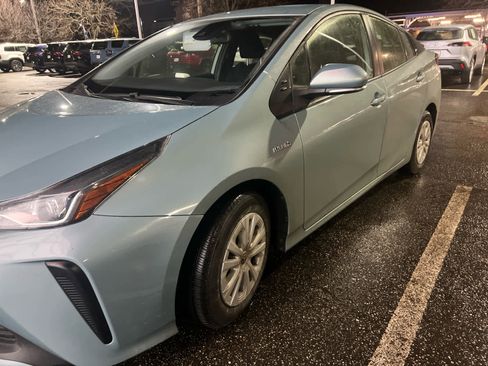 Used 2022 Toyota Prius L Eco image 16