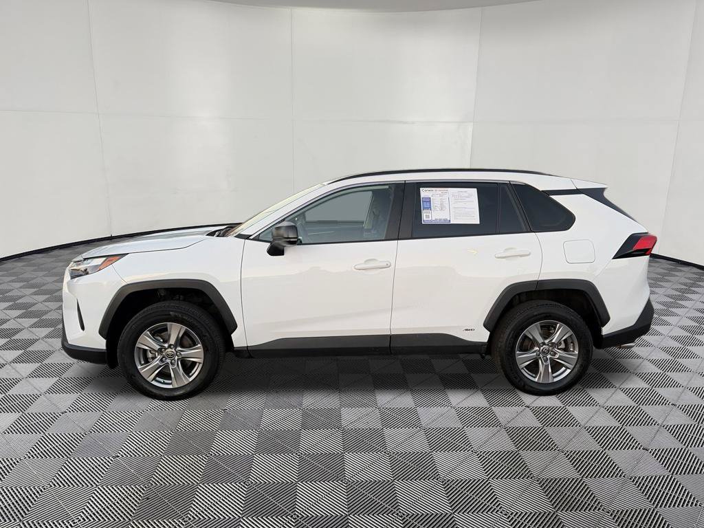 Used 2025 Toyota RAV4 LE AWD/4WD image 5