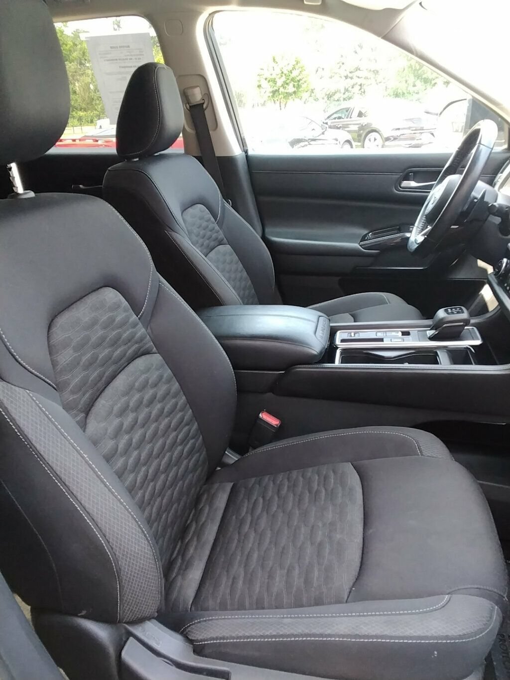Used 2022 Nissan Pathfinder SV FWD image 14