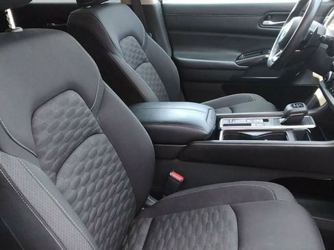 Used 2022 Nissan Pathfinder SV FWD image 14