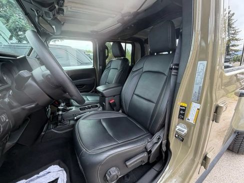 Used 2025 Jeep Gladiator Sport AWD/4WD image 3
