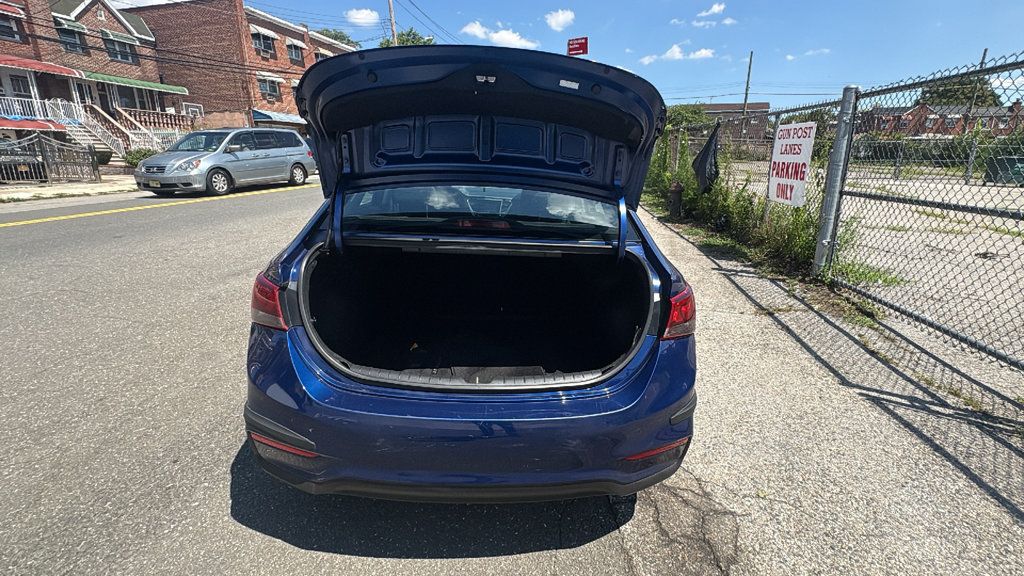 Used 2022 Hyundai Accent SE w/ Cargo Package FWD image 29