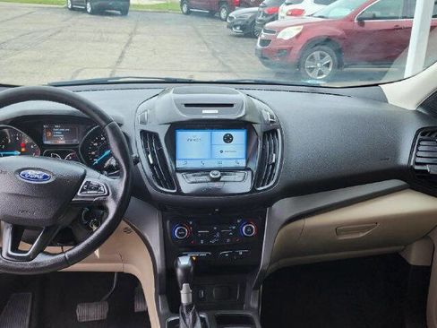 Used 2017 Ford Escape SE w/ SE Leather Comfort Package FWD image 10