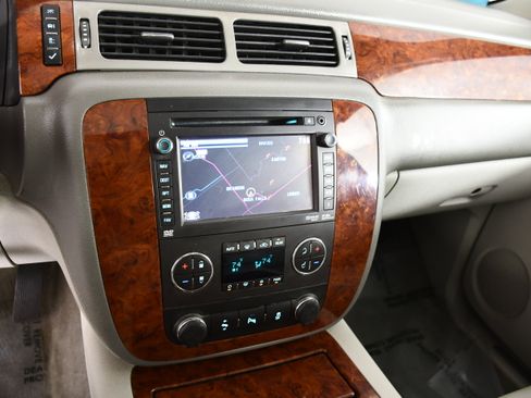 Used 2013 Chevrolet Suburban LTZ image 26