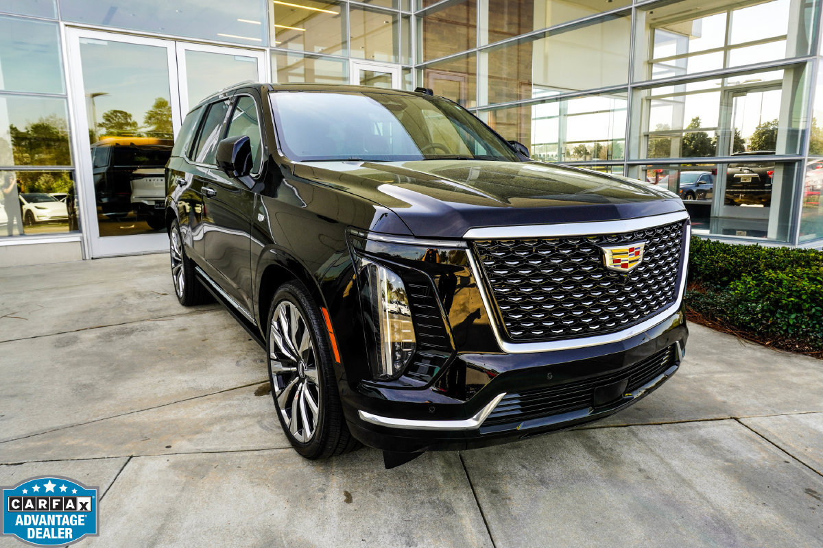 Used 2026 Cadillac Escalade Luxury w/ Touring Package AWD/4WD image 8