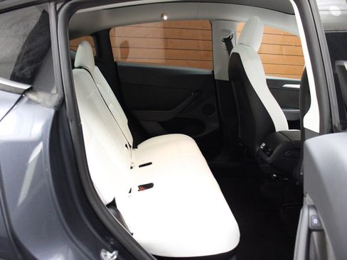 Used 2022 Tesla Model Y Performance image 34