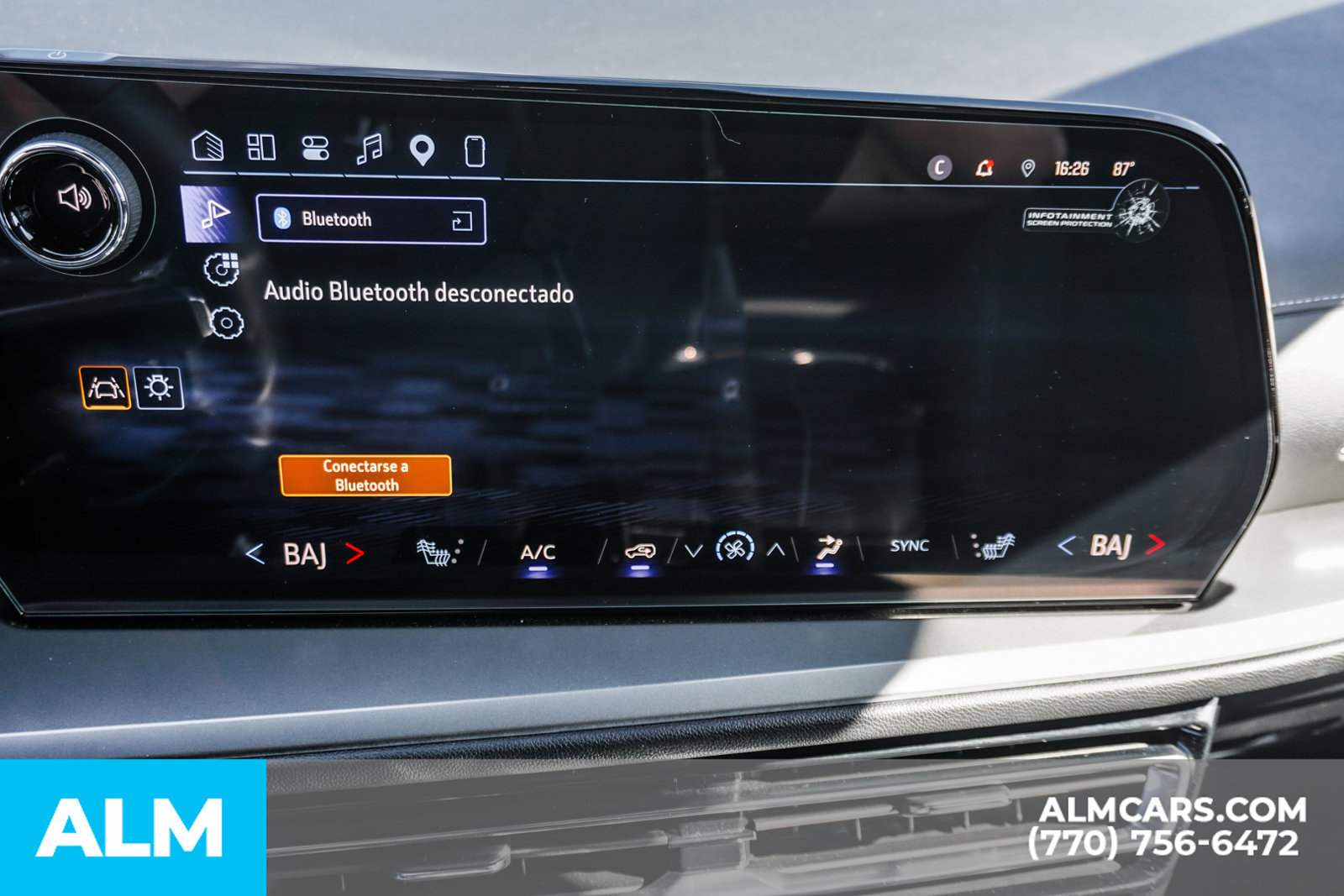 Used 2025 Chevrolet Traverse LT w/ LPO, Floor Liner Package FWD image 38