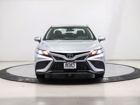 Used 2022 Toyota Camry SE w/ Carpet Mat Package (TMS) FWD image 6