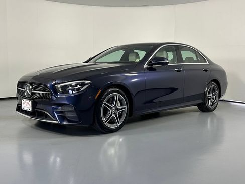 Used 2022 Mercedes-Benz E 350 4MATIC Sedan w/ AMG Line Exterior image 3
