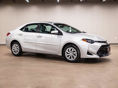 Used 2017 Toyota Corolla LE w/ Body Protection Package FWD image 32