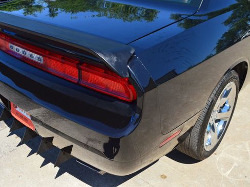 Used 2014 Dodge Challenger SXT Plus RWD image 9