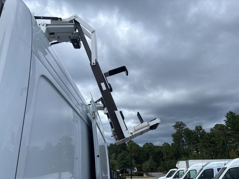 Used 2024 Mercedes-Benz Sprinter 2500 image 23