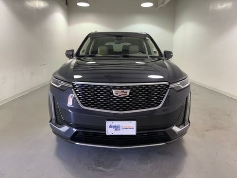 Used 2023 Cadillac XT6 Premium Luxury AWD/4WD image 2