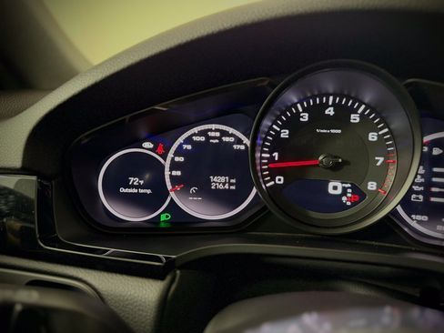 Certified 2023 Porsche Cayenne Coupe AWD/4WD image 25