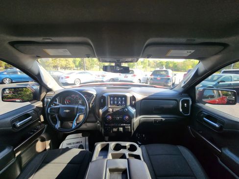 Used 2021 Chevrolet Silverado 1500 LT w/ Convenience Package II AWD/4WD image 8