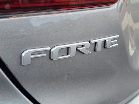 Used 2023 Kia Forte GT-Line w/ GT-Line Premium Package image 7