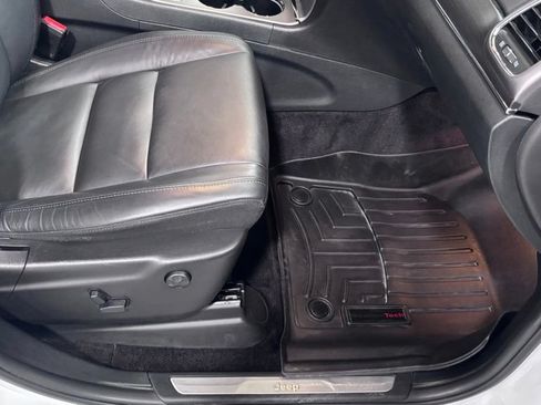 Used 2018 Jeep Grand Cherokee Limited AWD/4WD image 18