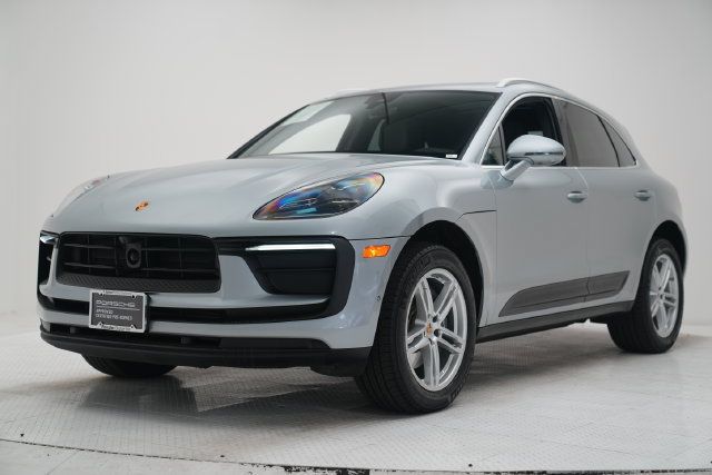 Certified 2026 Porsche Macan AWD/4WD image 7