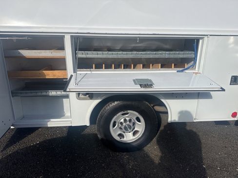 Used 2014 Chevrolet Express 3500 image 29