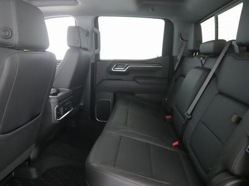 Used 2025 GMC Sierra 1500 SLT w/ SLT Premium Plus Package image 29