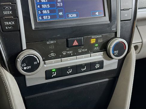 Used 2013 Toyota Camry LE image 21