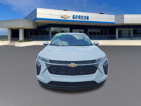 Used 2024 Chevrolet Trax LS w/ LS Convenience Package FWD image 9