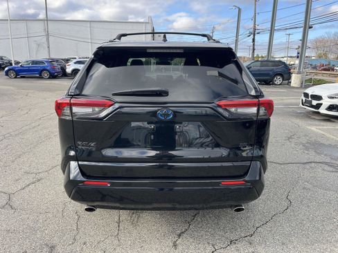 Used 2021 Toyota RAV4 SE w/ Weather & Moonroof Package image 5