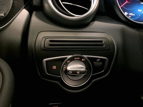 Used 2021 Mercedes-Benz GLC 300 4MATIC image 34