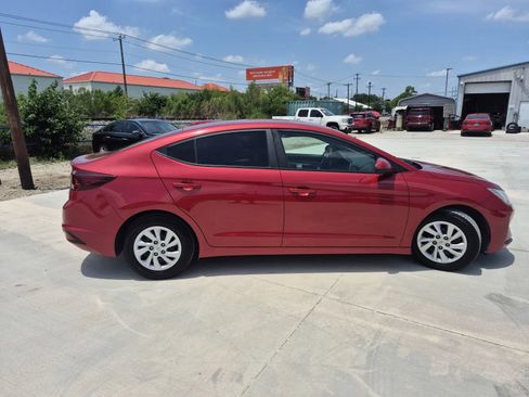 Used 2019 Hyundai Elantra SE w/ Cargo Package FWD image 5