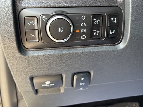 Used 2026 Ford F450 Platinum w/ FX4 Off-Road Package image 10