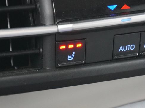 Used 2022 Toyota Sienna XLE image 26