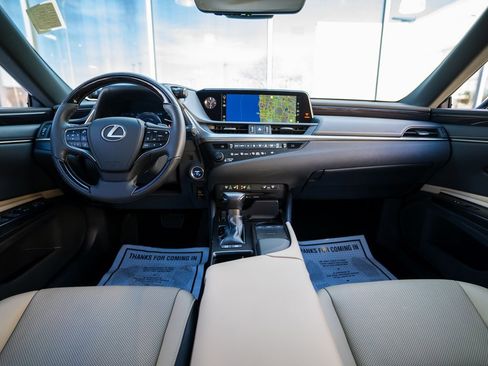 Used 2020 Lexus ES 300h w/ Premium Package image 10