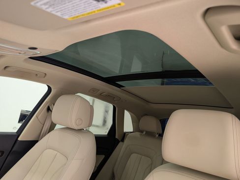 Used 2021 Audi Q5 Premium w/ Convenience Package image 16