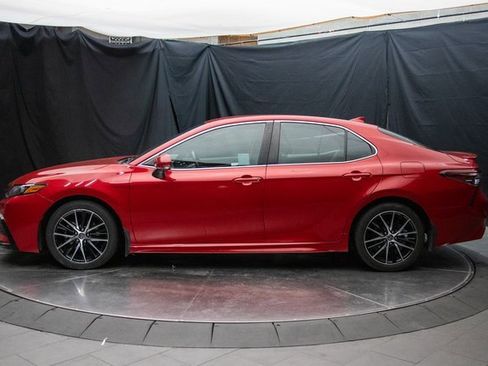 Used 2022 Toyota Camry SE image 9