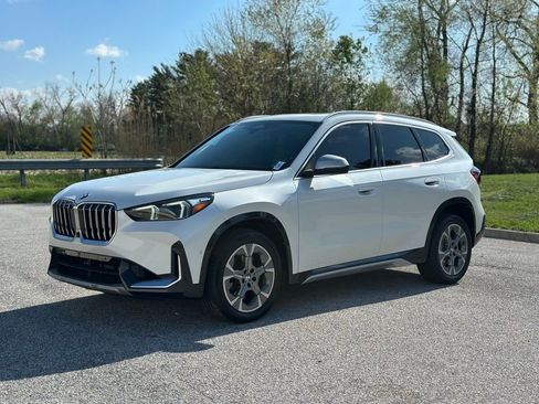 Used 2024 BMW X1 xDrive28i w/ Premium Package image 3