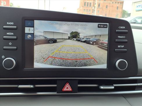 New 2025 Hyundai Elantra SE image 9