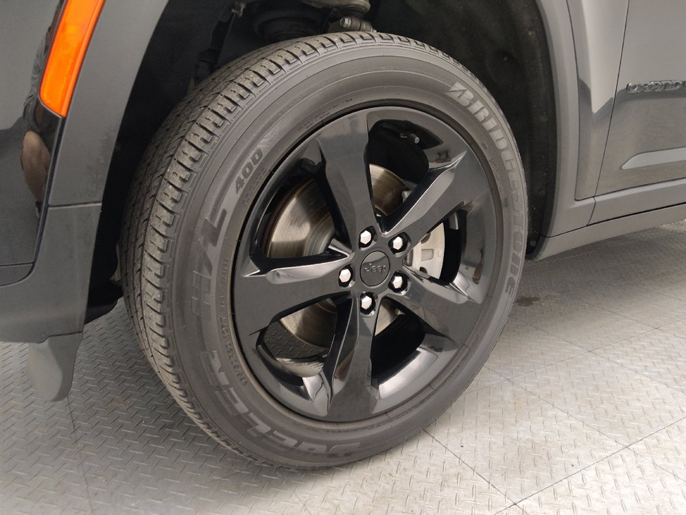Used 2023 Jeep Grand Cherokee L Altitude AWD/4WD image 31