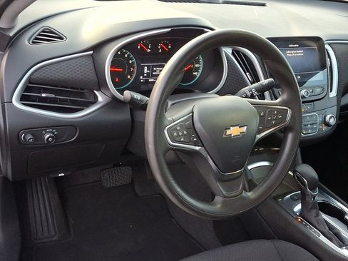 Used 2024 Chevrolet Malibu LT image 25