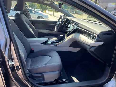 Used 2020 Toyota Camry LE w/ Fleet Convenience Package FWD image 30