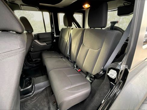 Used 2018 Jeep Wrangler Unlimited Sport w/ Connectivity Group image 26