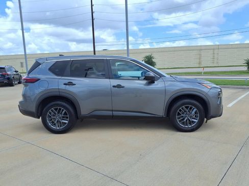 Used 2024 Nissan Rogue S FWD image 8