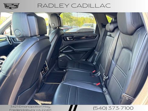 Used 2023 Porsche Cayenne AWD/4WD image 10