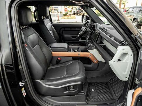 Used 2023 Land Rover Defender 90 X-Dynamic SE image 24